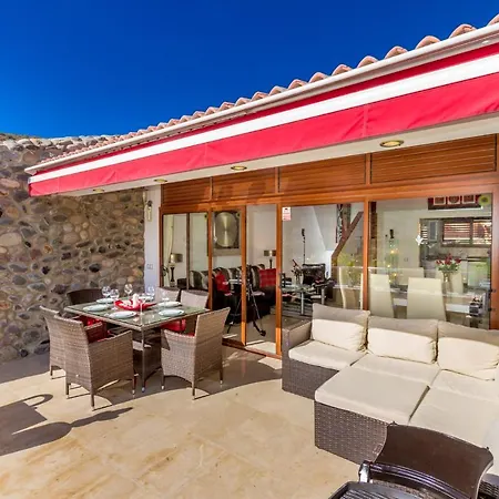 Holiday home Casa Holmston, Duplex With Hot Tub In Anfi Tauro Topaz *